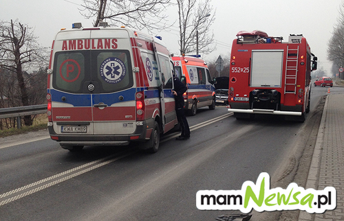 Zderzenie dwóch samochodów na drodze krajowej w Andrychowie [FOTO, VIDEO]