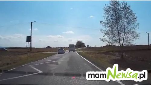 Skandaliczne wyprzedzanie na skrzyżowaniu [VIDEO]