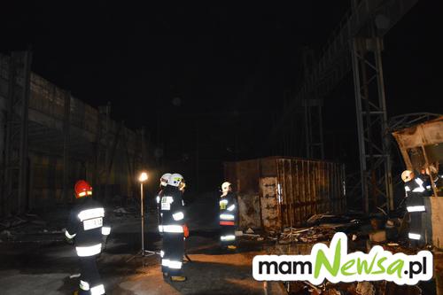 Nocny pożar w dawnej hali WSW [FOTO, VIDEO]