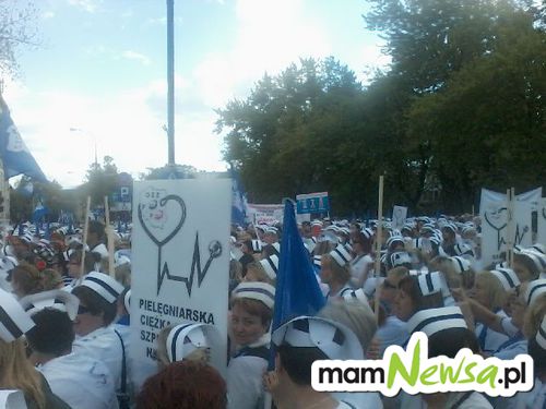 Pielęgniarki z Andrychowa i Wadowic też protestują przed Sejmem [FOTO]