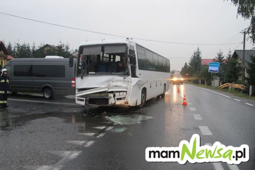 Po wypadku autobusu: uczniowie z Kęt wrócili już do domów