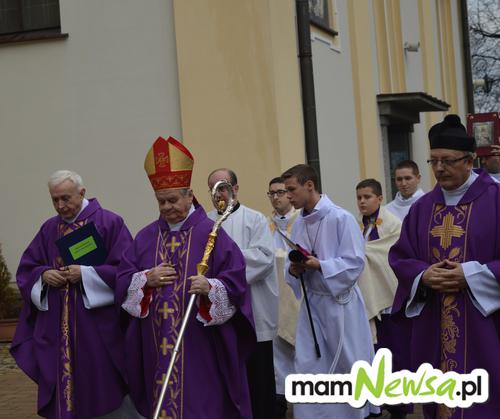 Otwarto Bramę Miłosierdzia w Andrychowie [FOTO]