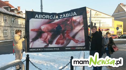 Pikieta i kontrowersyjny transparent na Krakowskiej