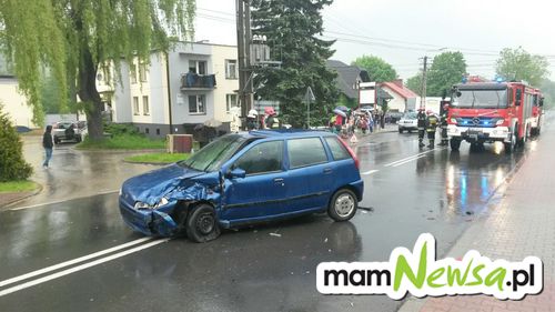 Ulewa i wypadek na skrzyżowaniu