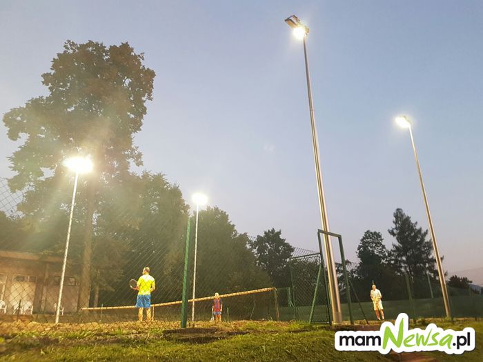 Nowe oświetlenie na stadionie Beskidu [FOTO]