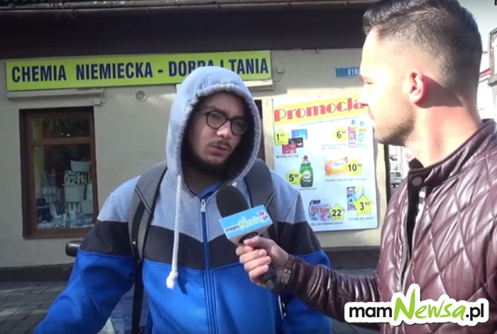 Mieszkańcy Andrychowa pozdrawiają swoich ulubionych nauczycieli [VIDEO]