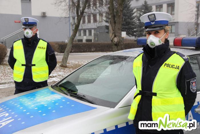 Policjanci dostali maski antysmogowe