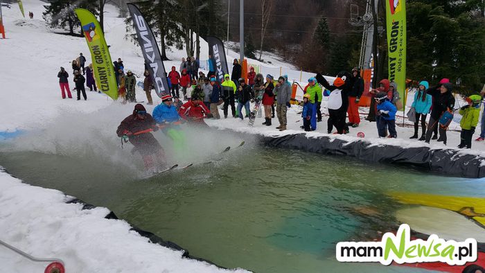 Kolejne narciarsko-wodne show na stoku narciarskim w Rzykach