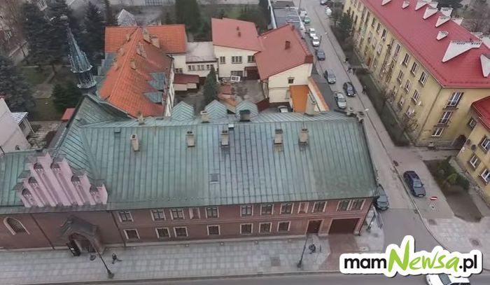 Sypie się owiany tajemnicą klasztor w centrum Kęt [VIDEO]