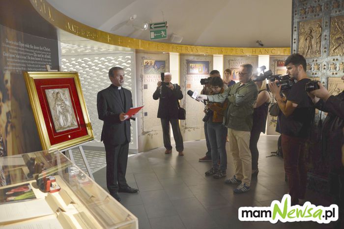 Emerytowany papież przekazał dary dla muzeum w Wadowicach