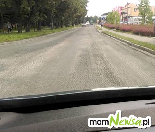  Wiadomo dlaczego drogowcy zerwali całkiem nowy asfalt, by położyć nowy