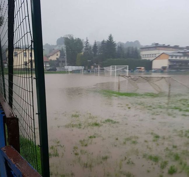 Piłkarski weekend storpedowany przez deszcz