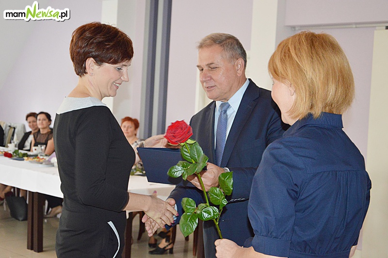 Burmistrz sypnął nagrodami dla nauczycieli [FOTO]