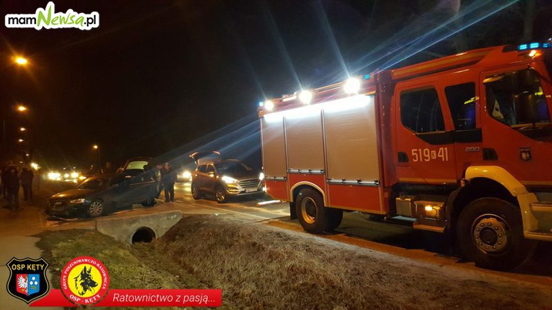 Zderzenie dwóch samochodów z dzikiem na Krakowskiej