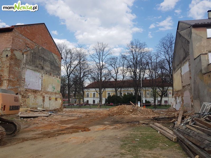 Kamienica w centrum Andrychowa wyburzona, nowy widok na zamek [FOTO]