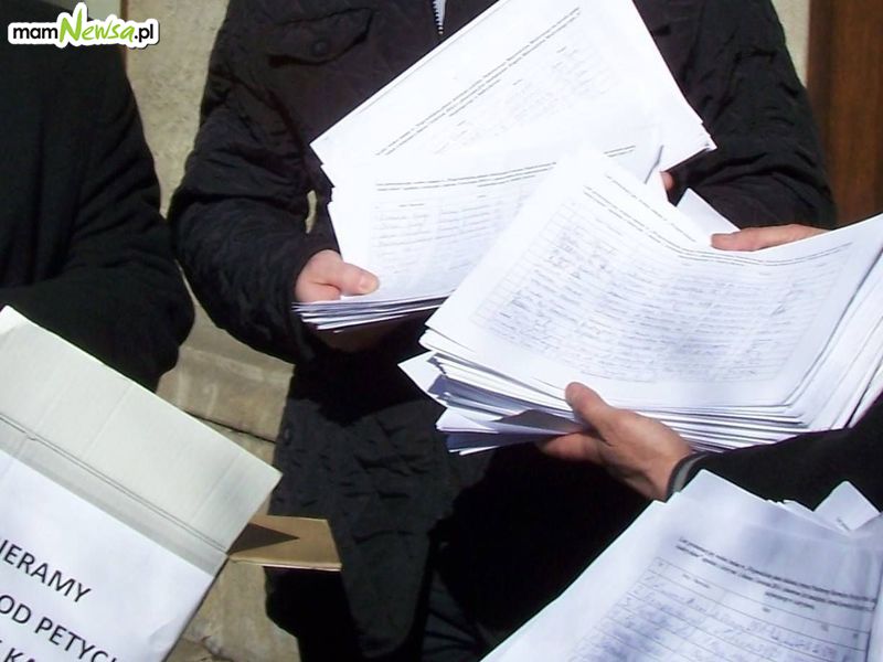 1000 podpisów poparcia z powiatu wadowickiego dla niepełnosprawnych protestujących w Sejmie