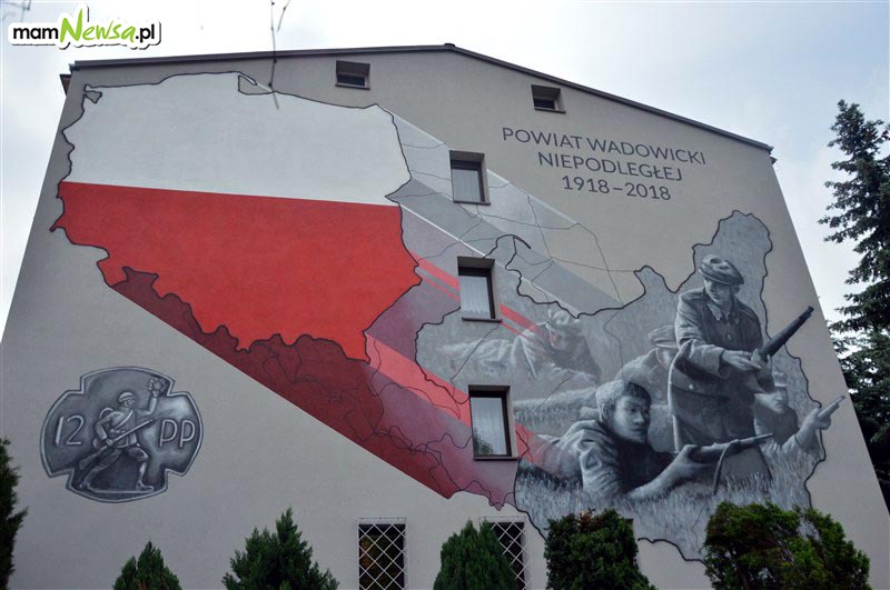 Tak wygląda patriotyczny mural na ścianie DPS