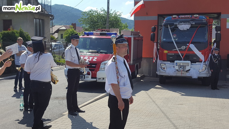Oficjalne przekazanie i poświęcenie nowego wozu strażackiego [FOTO]