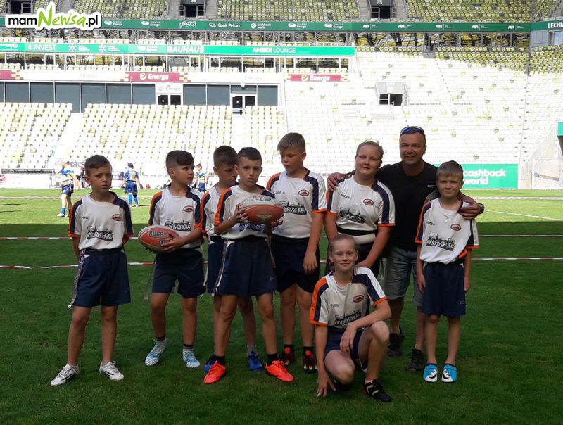 Sukces młodych rugbystów z Targanic, zagrali w wielkim finale na ogromnym stadionie [FOTO]