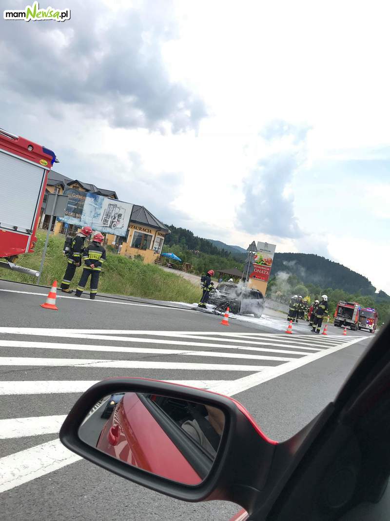 Pożar pojazdu na trasie Wadowice - Sucha Beskidzka