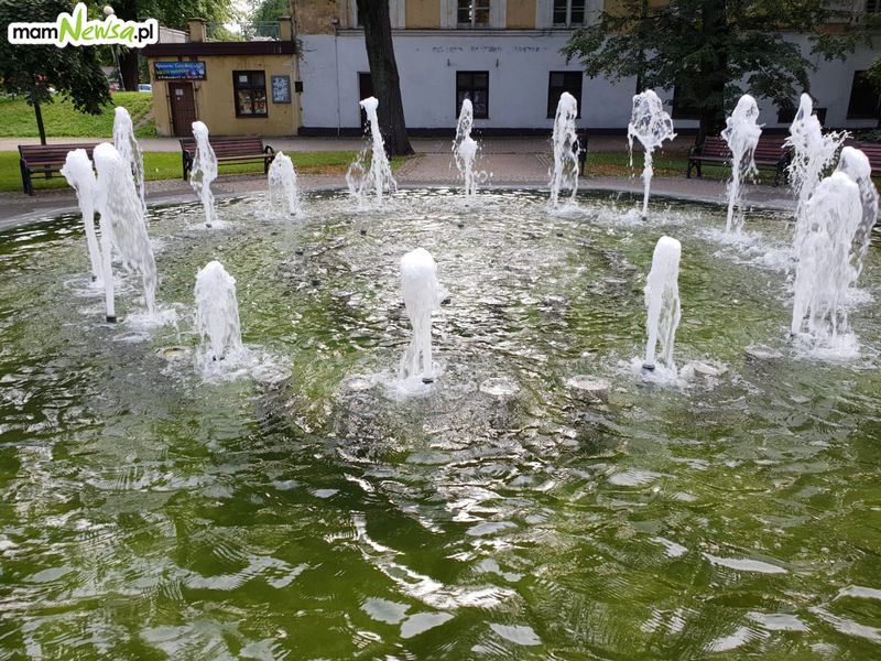 Zielona fontanna w centrum Andrychowa