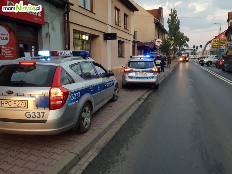 Zderzenie samochodu z motocyklem w centrum Andrychowa