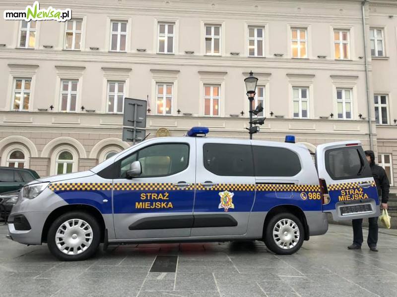 Straż Miejska ma nowy wóz ze specjalnym przedziałem do transportu osób zatrzymanych