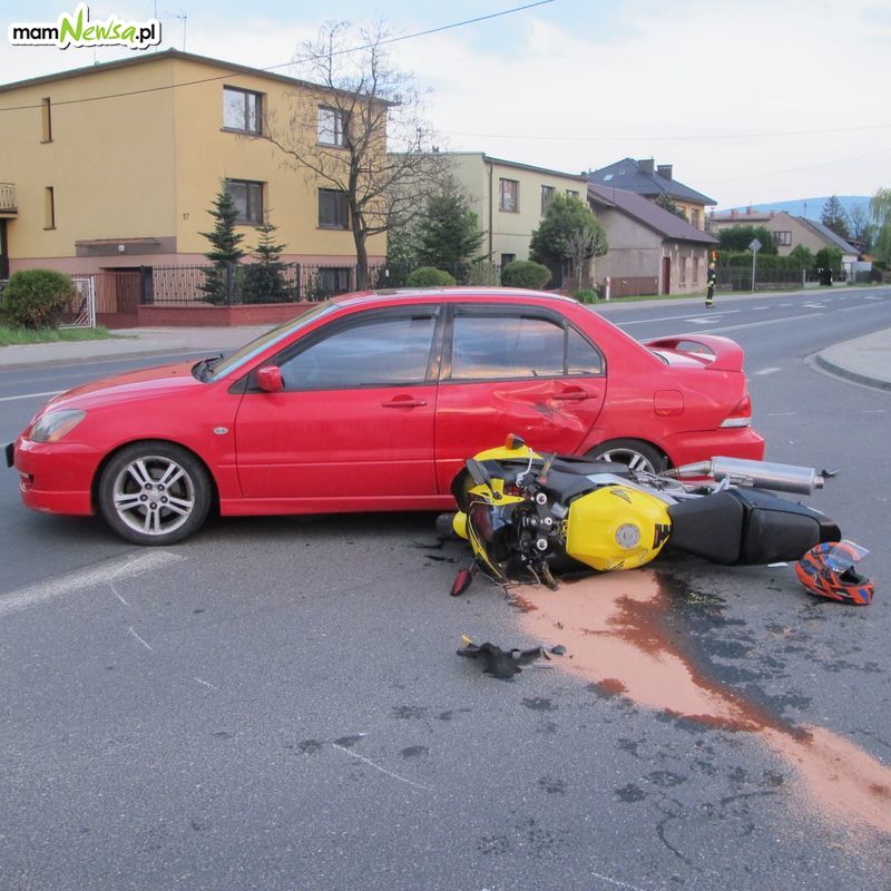 Wypadek w Kętach. Zderzenie samochodu z motocyklem [FOTO] [AKTUALIZACJA]