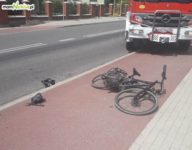 Samochód potrącił rowerzystę, który w ciężkim stanie został zabrany śmigłowcem do szpitala [AKTUALIZACJA]