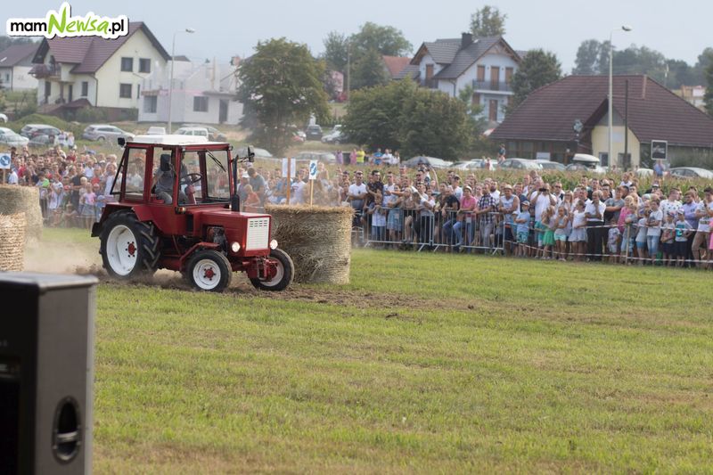 Kolejna edycja wyścigów traktorów podczas dożynek. Tak było [FOTO, VIDEO]