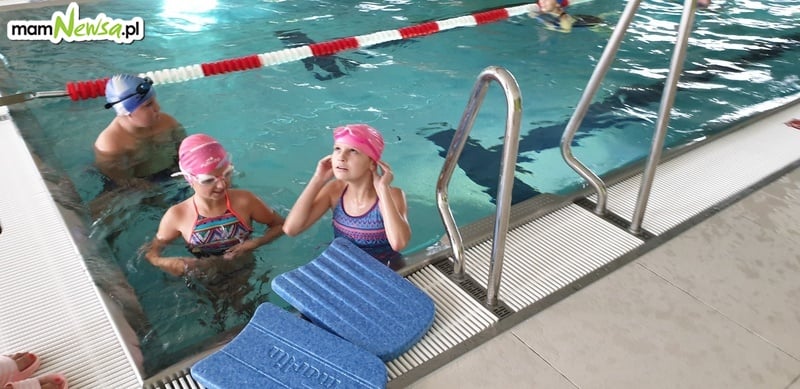 Bezpłatne zajęcia na basenie w Andrychowie. Jako pierwsi uczniowie z Rzyk [FOTO]