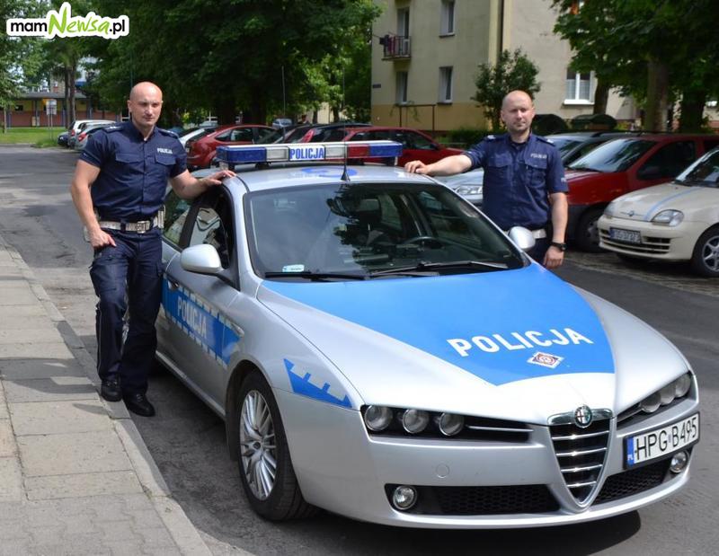 Policjanci uratowali życie rowerzyście z Ukrainy