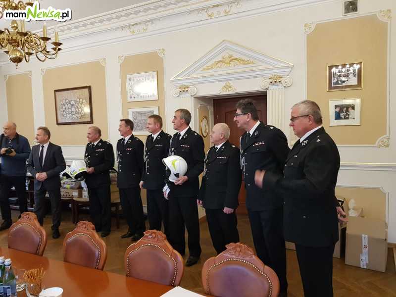 Nowe umundurowanie dla strażaków ochotników z gminy Andrychów