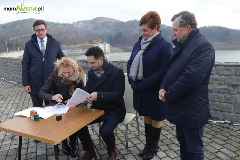 Podpisano ważną umowę. Nad Jeziorem Mucharskim powstanie pierwszy ośrodek rekreacyjny [FOTO]