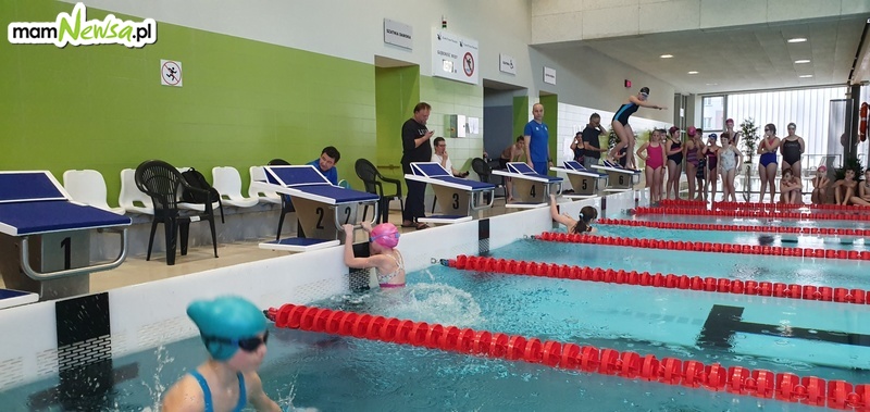 Gminne zawody pływackie na basenie w Andrychowie [FOTO, VIDEO, WYNIKI]