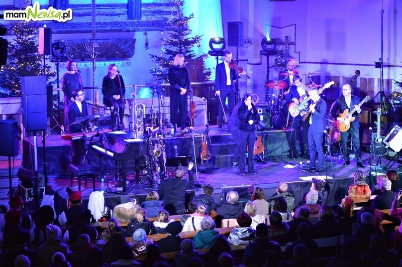 Znana muzyczna rodzina Pospieszalskich z  koncertem kolęd w andrychowskim kościele [FOTO]