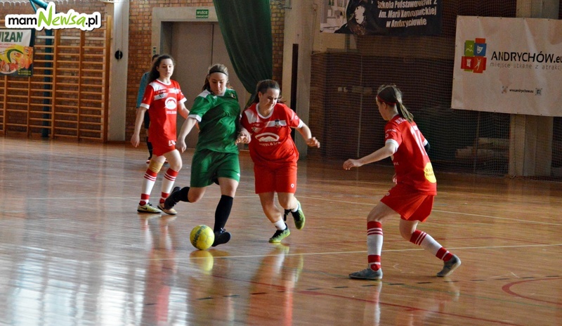 Turniej Piłki Nożnej Dziewcząt na Dzień Kobiet [FOTO]