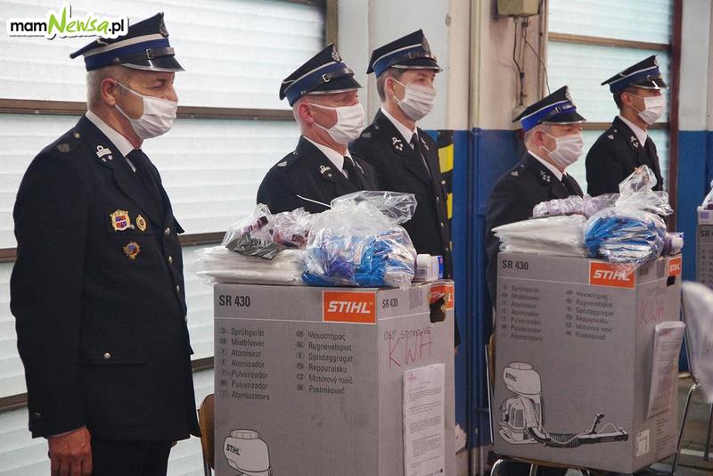 Strażacy ochotnicy dostali wyposażenie, które przyda się do walki z koronawirusem [FOTO]