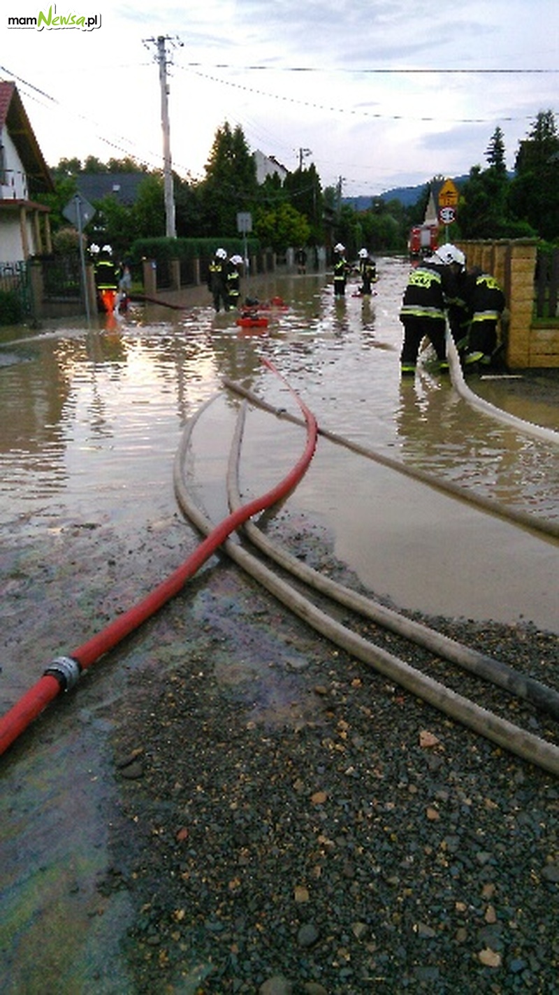 Burza i deszczowa nawałnica dała się we znaki, strażacy interweniują [FOTO] [AKTUALIZACJA]
