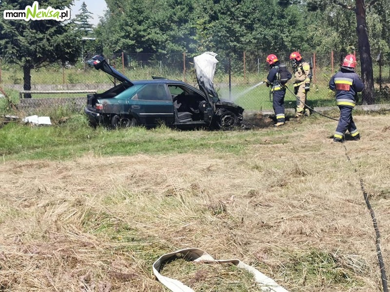 Pożar samochodu na granicy Sułkowic i Rzyk