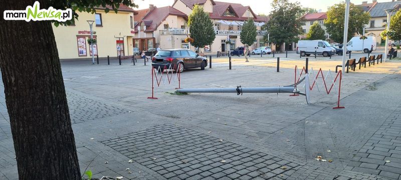 Padła kolejna lampa na placu Mickiewicza