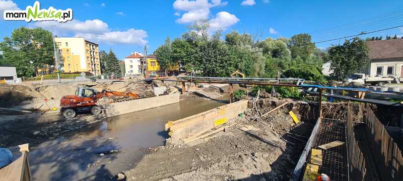 Trwa budowa nowego mostu w Andrychowie [VIDEO]