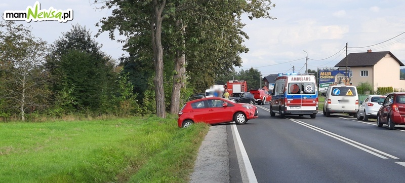 Zderzenie kilku aut na drodze Andrychów - Wadowice [FOTO]