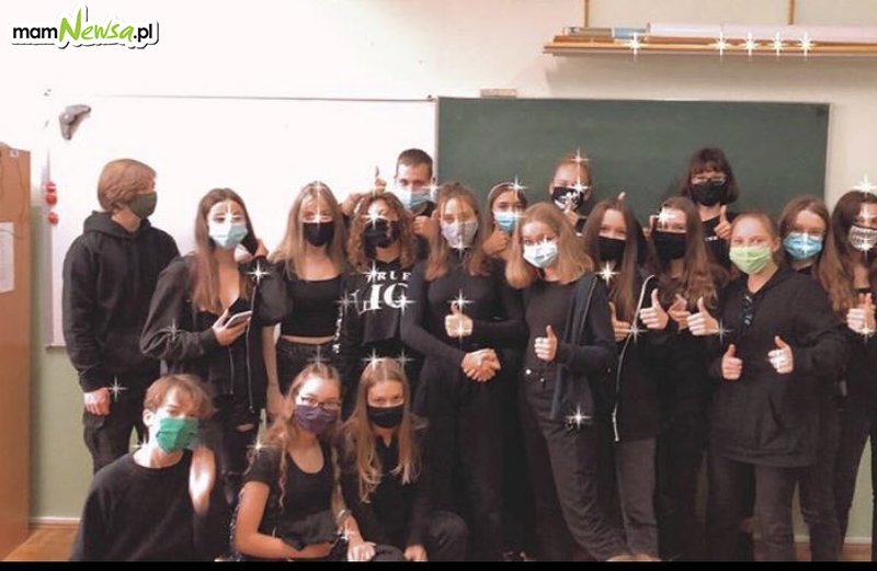 Uczniowie przychodzą do szkół ubrani na czarno. To forma protestu