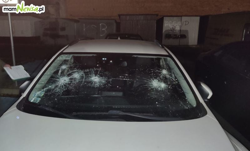 Sprawca dewastacji samochodu w Andrychowie poszukiwany przez policję