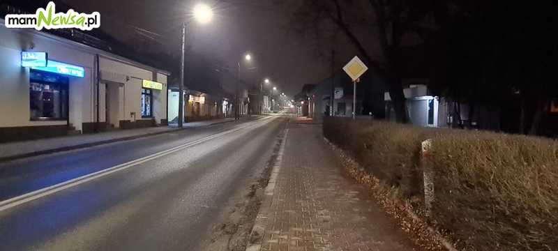 Puste ulice w sylwestrową noc [FOTO]
