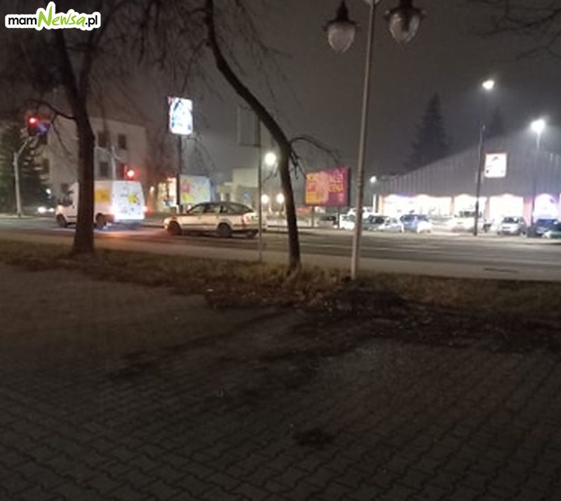 Zdewastowany samochód w końcu zniknął z centrum Andrychowa