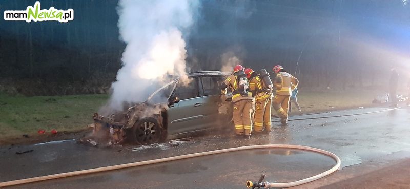 Strażacy gasili pożar samochodu