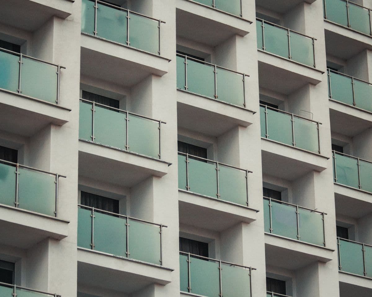 Osłony balkonowe – jak wybrać odpowiednie?