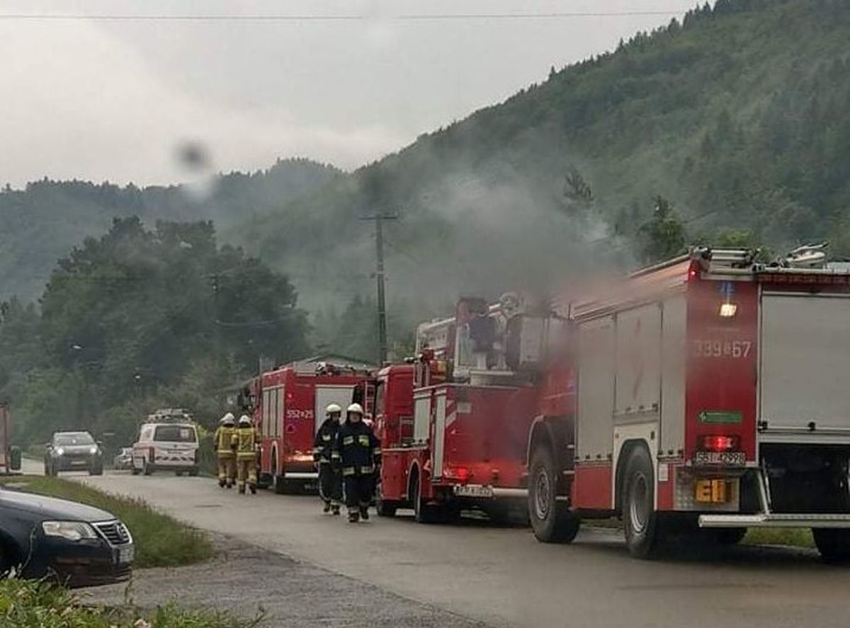 Strażacy z Andrychowa gasili rano pożar w Porąbce